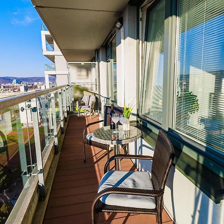Sunny Apartment With Amazing Terrace On The 13Th Floor Near City Center Bratislava Esterno foto