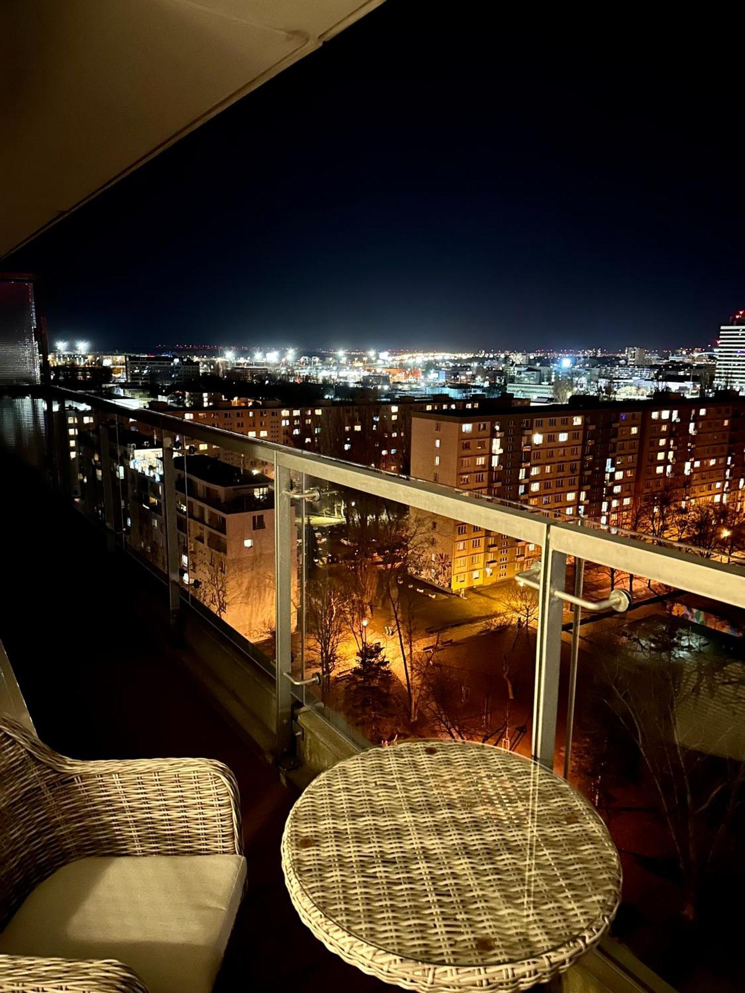 Sunny Apartment With Amazing Terrace On The 13Th Floor Near City Center Bratislava Esterno foto