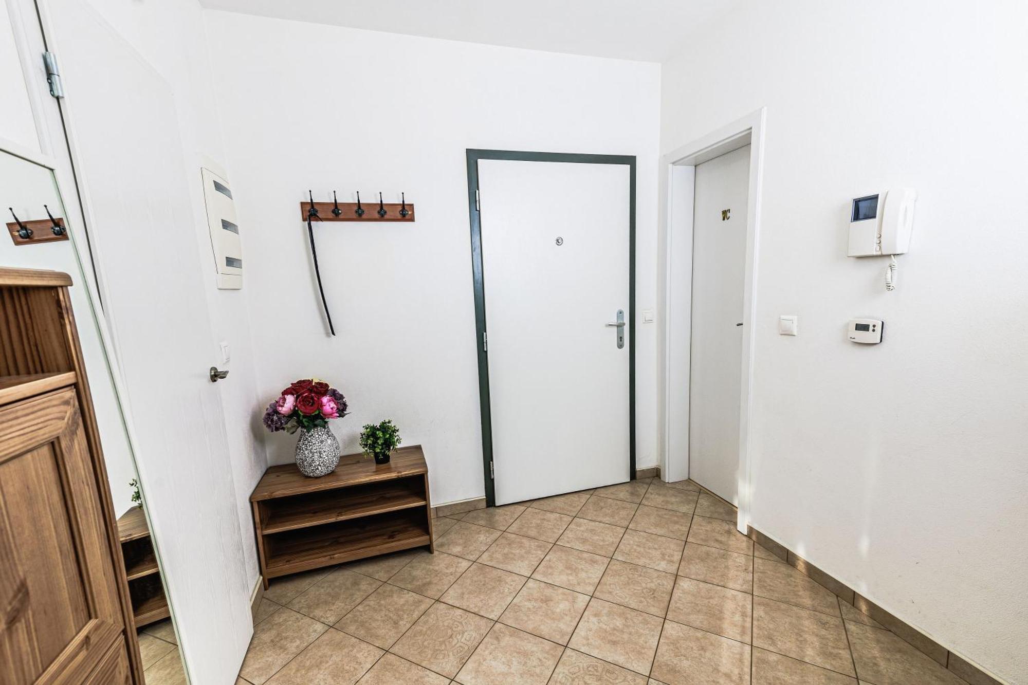 Sunny Apartment With Amazing Terrace On The 13Th Floor Near City Center Bratislava Esterno foto