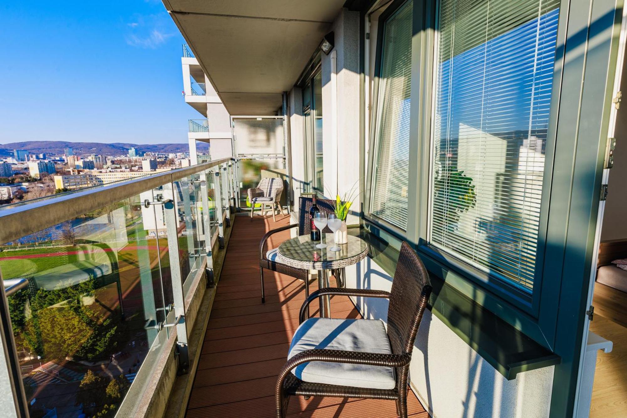 Sunny Apartment With Amazing Terrace On The 13Th Floor Near City Center Bratislava Esterno foto