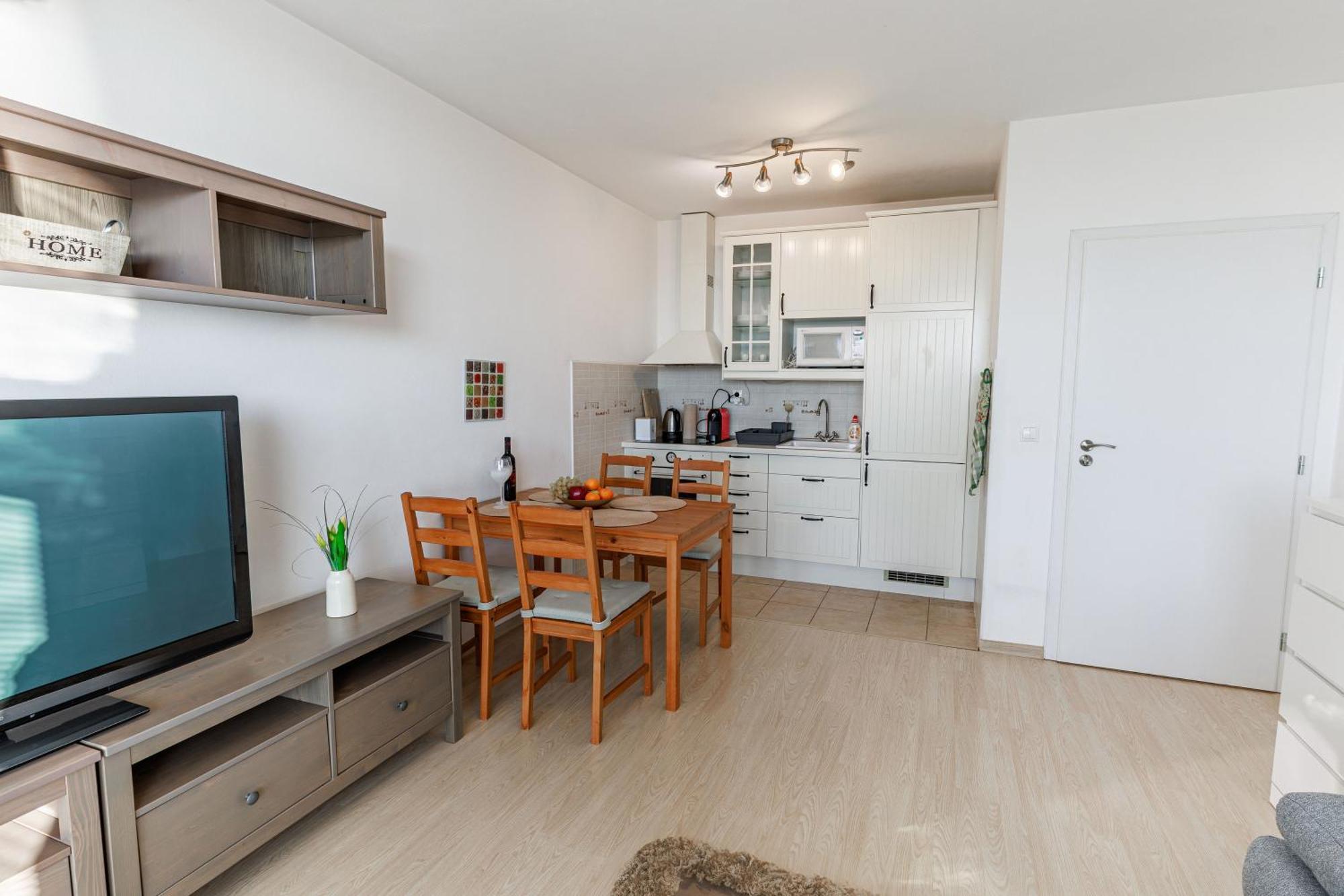 Sunny Apartment With Amazing Terrace On The 13Th Floor Near City Center Bratislava Esterno foto