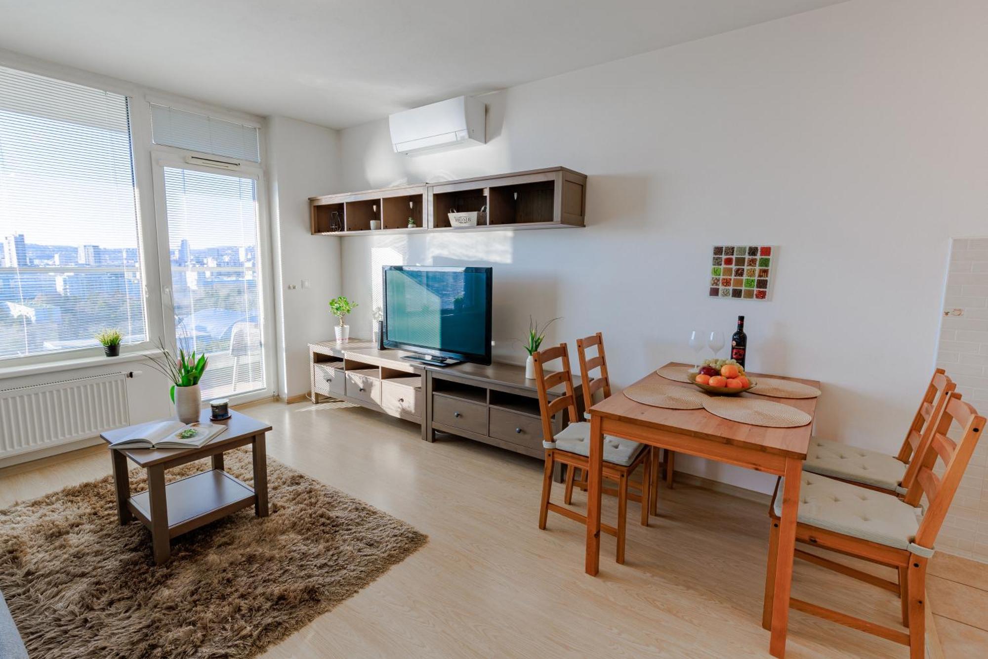 Sunny Apartment With Amazing Terrace On The 13Th Floor Near City Center Bratislava Esterno foto